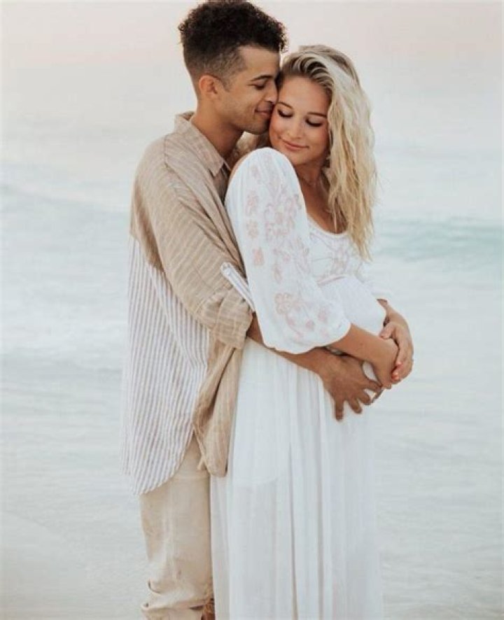 Hayley Marie Norman Biography, Age, Height, Husband, Net Worth, Family ·
