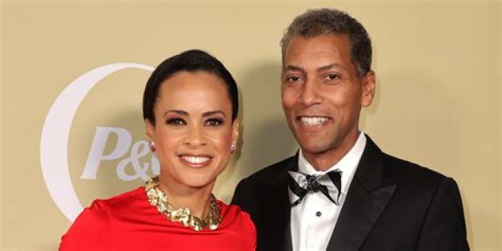 Who Is Journalist Linsey Daviss Husband? ·